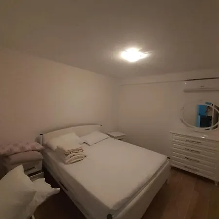 Lovely 1-bedroom In *