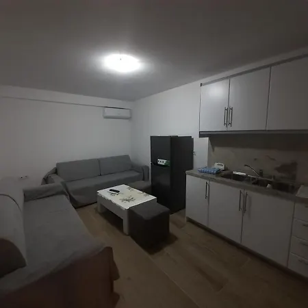 Lovely 1-bedroom In Apartment Sarande